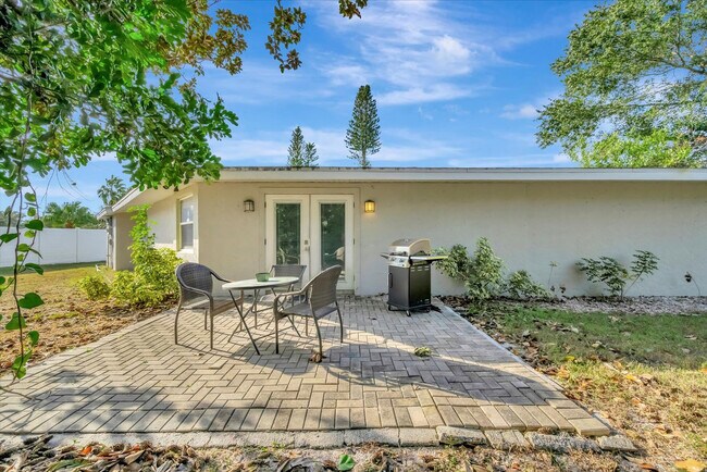 Building Photo - 2529 Croton Ave