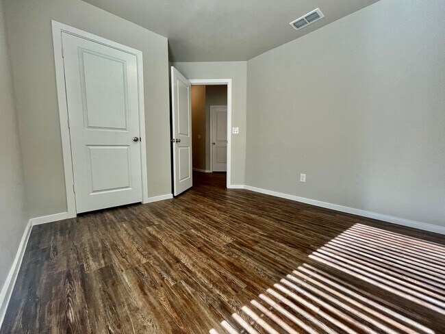 Building Photo - 2106 N Avenue K