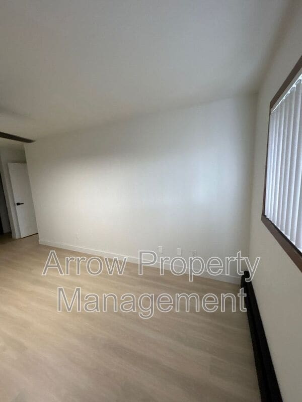 Building Photo - 215 E Arbor Ave