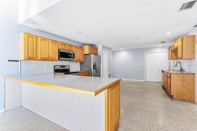 Building Photo - 6912 Alderwood Dr