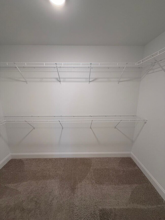 Building Photo - 3 Bedrooms + 2.5 Bath Renatal in East Brainerd