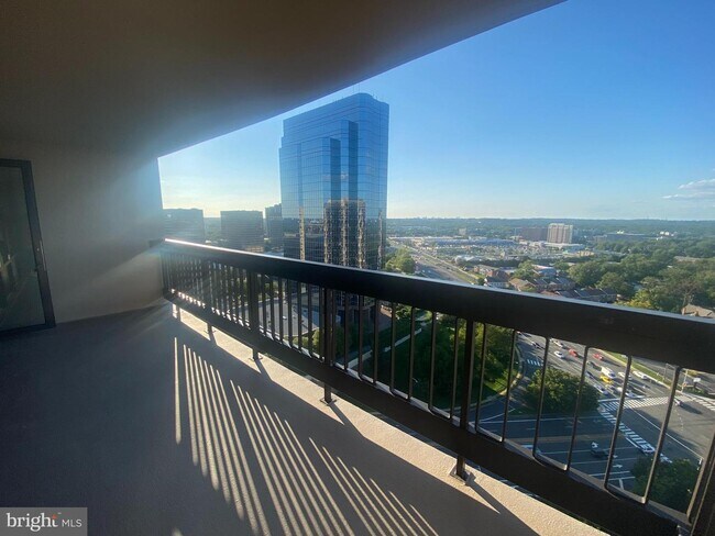 Building Photo - 3701 S George Mason Dr