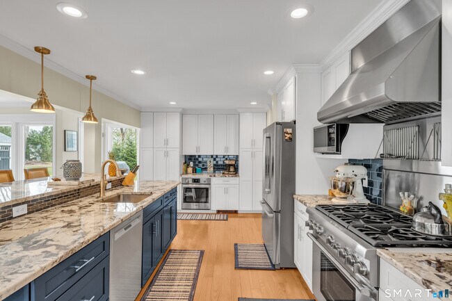 Building Photo - 51 W Lake Ave