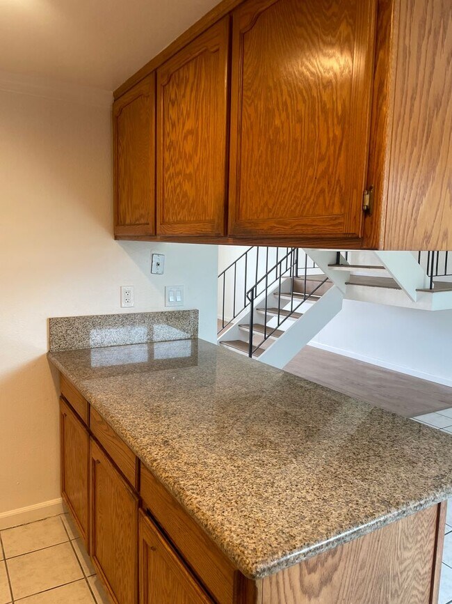 Building Photo - 3 Bedroom, 1.5 Bath Home in Parkway Neighborhood