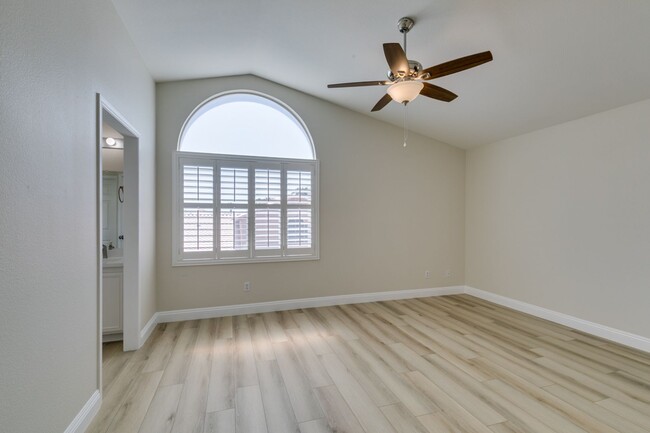 Building Photo - Beautiful 4-Bedroom Home Near Downtown Sum...
