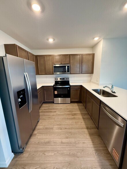 Building Photo - 32447 Weathered Oak Dr