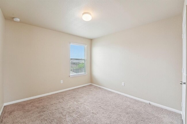 Building Photo - 223 Camellia Dr