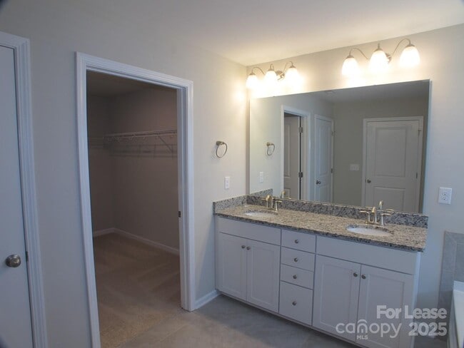 Building Photo - 1413 Bramblewood Dr
