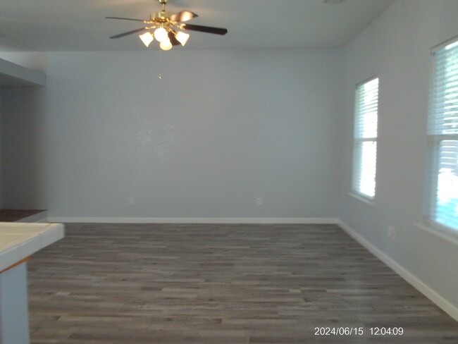 Building Photo - 1007 Mariposa Dr