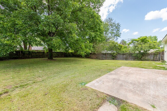 Building Photo - 3869 Winwood Dr
