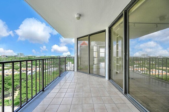 Building Photo - 1915 Brickell Ave