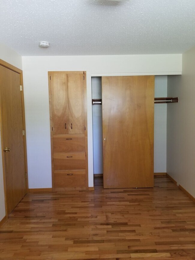 Building Photo - n601