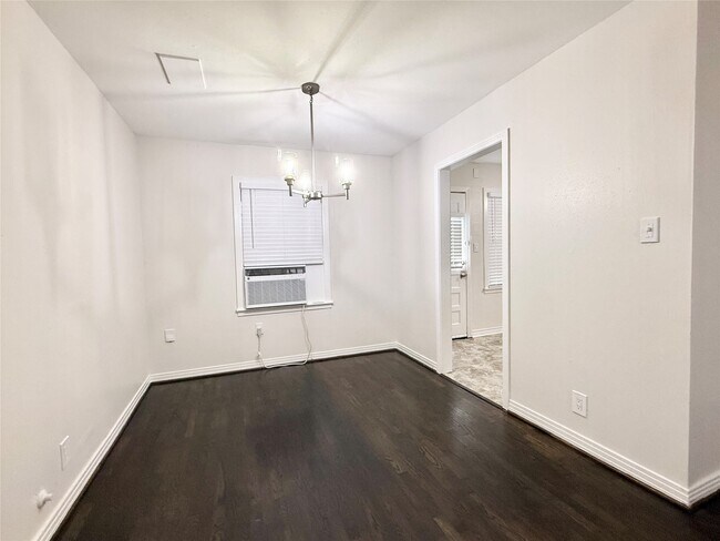 Building Photo - 832 S Anderson St