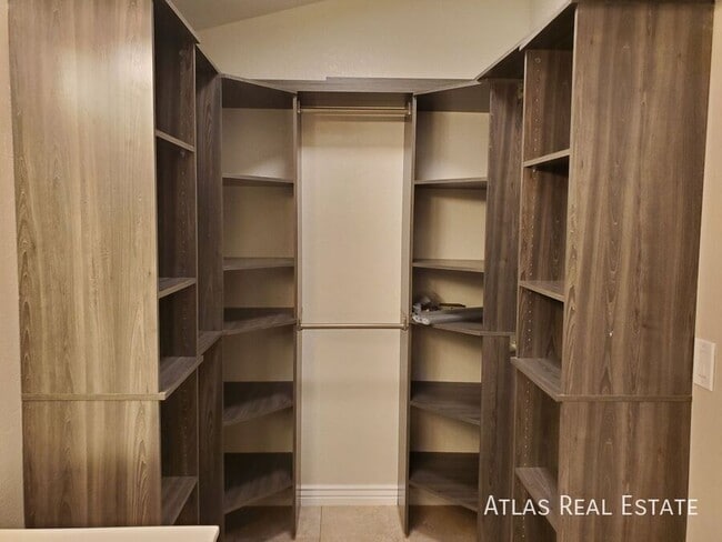 Building Photo - 1365 N Culpepper Ave