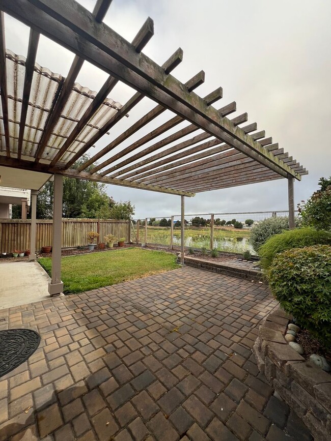 Building Photo - 4br in Bay Breeze Community