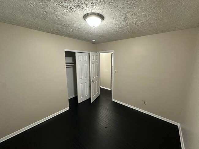 Building Photo - 3 Bed 2 Bath Home Located in Warren Township