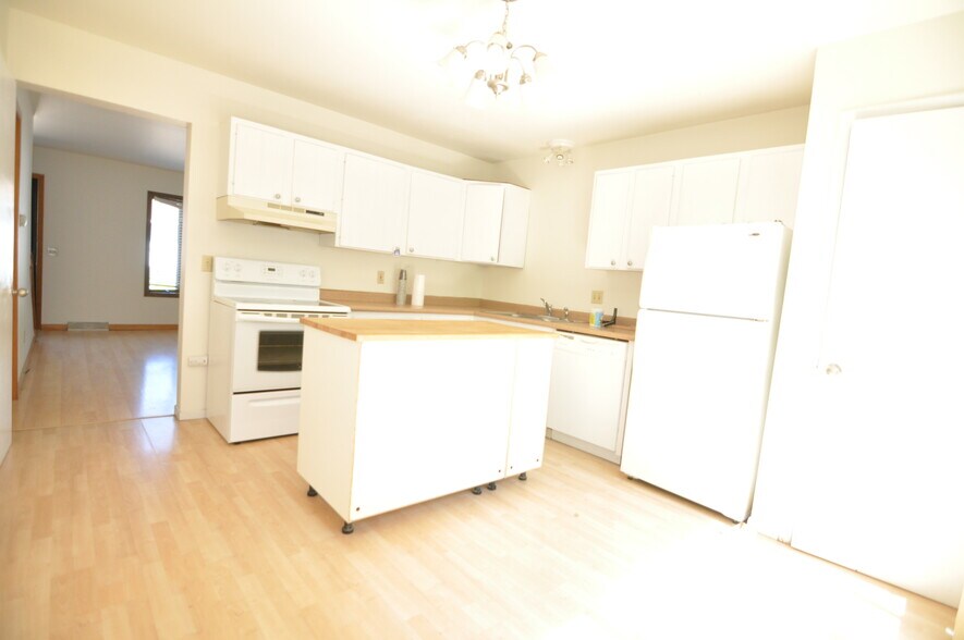 Building Photo - 46 Lakewood Garden Ln