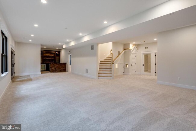 Building Photo - 5615 McLean Dr