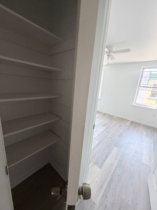 Building Photo - 2-bedroom HOUSE near University City!