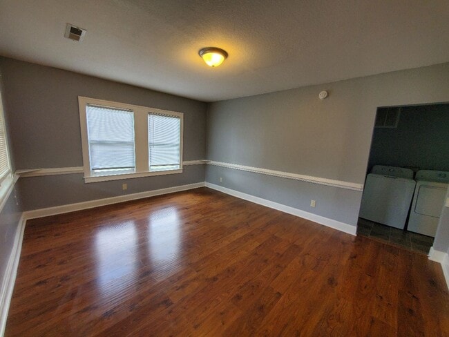 Building Photo - Charming 3BR/1BA Home for Rent – Conveniently Located Near the US Coast Guard Base