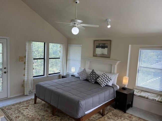 Building Photo - 501 Westbrook Dr