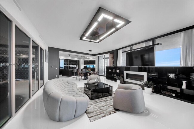 Building Photo - 18555 Collins Ave