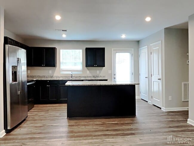 Building Photo - 979 Sequoia Dr