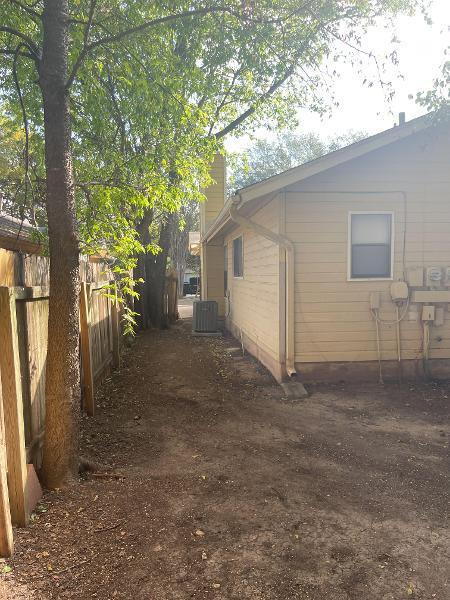 Building Photo - "Charming 3-Bedroom 2-Bath Duplex Retreat ...