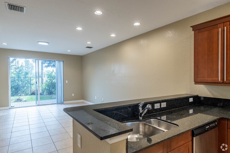 3 BR, 2 1/2 BA - Summer Lake Homes