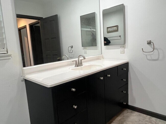 Building Photo - 1233 E Via Escuela