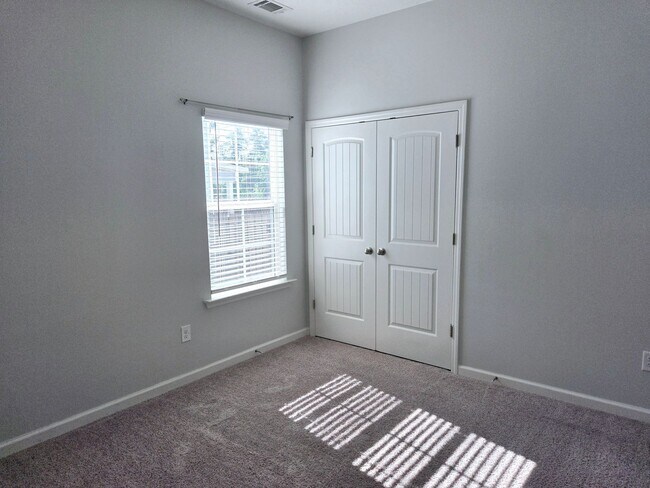 Building Photo - 725 Goodale Dr