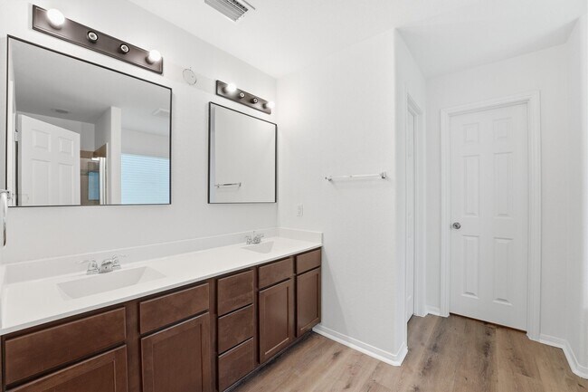 Building Photo - 16417 Olive Sparrow Dr