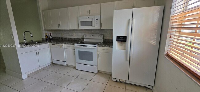 Building Photo - 5670 NW 116th Ave