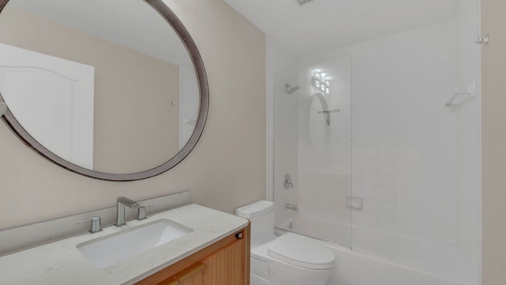 Building Photo - 2342 SE 10th St