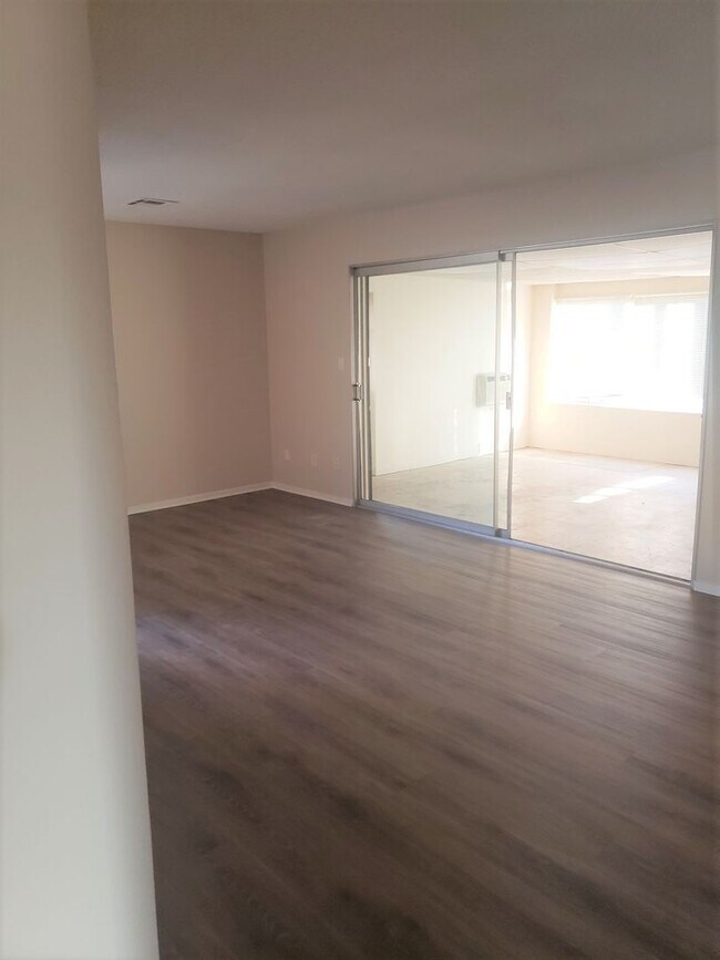 Building Photo - 3 Bedroom 2 Bathroom in Riverside Walking ...
