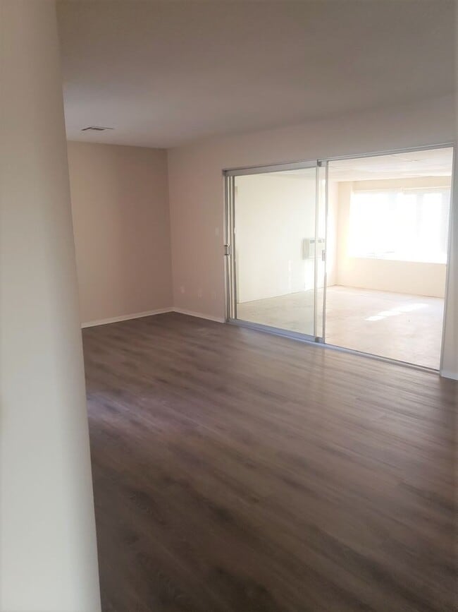 Building Photo - 4 Bedroom 1.75 Bathroom in Riverside
