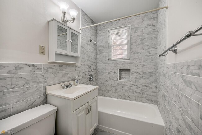 Building Photo - 866 Bonneville Terrace NW