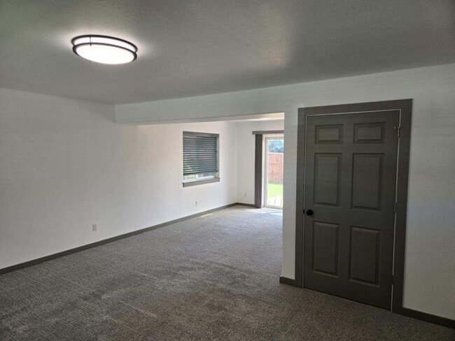Building Photo - 3302 Laredo Dr