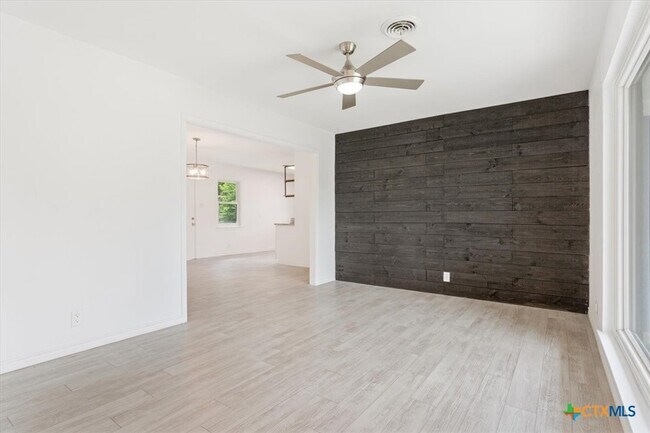 Building Photo - 1304 Metropolitan Dr