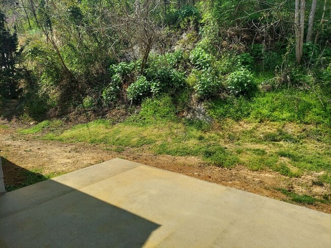 Building Photo - 3 bedroom + loft & 2.5 baths in gated community