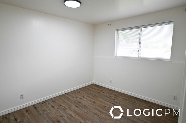 Building Photo - 6492 Fernbrook Dr