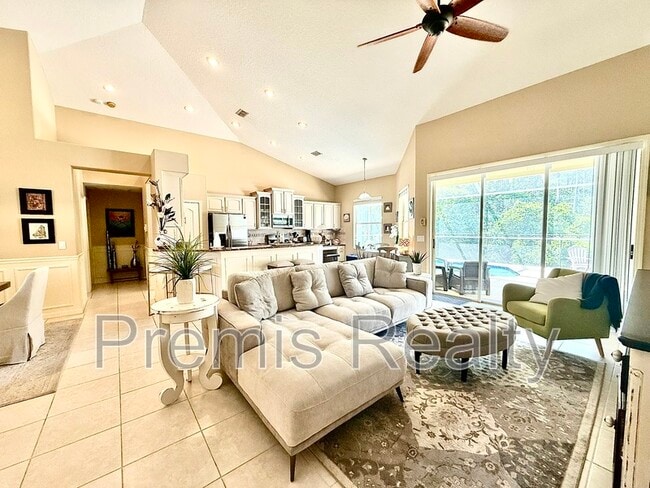 Building Photo - 431 Denise St