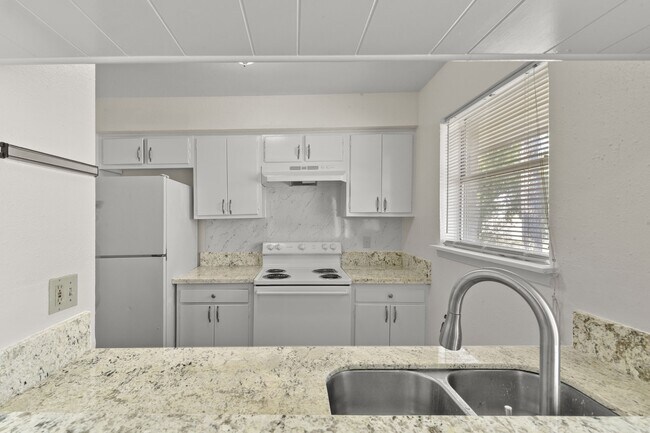 Building Photo - 1950 Spenwick Dr