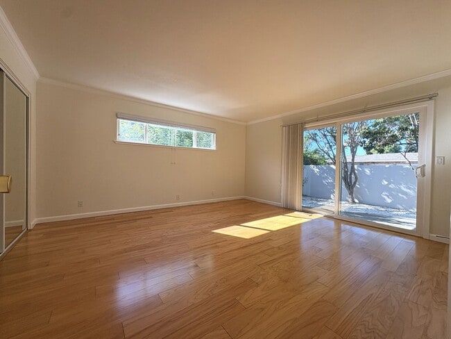 Building Photo - Charming Updated 2-Bedroom Home in Prime L...