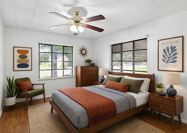 Building Photo - "Charming 2-Bedroom Retreat with Full Bath in the Heart of Castroville!"