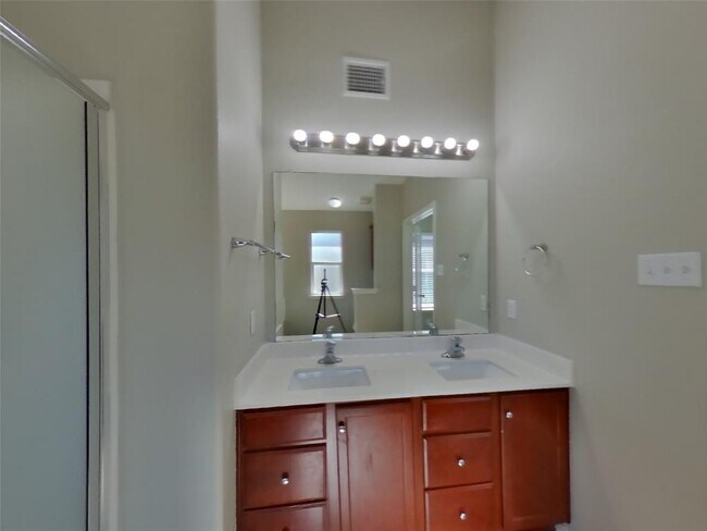 Building Photo - 347 Foster Ln