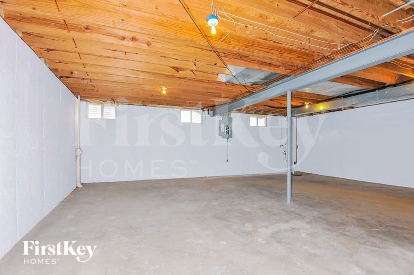 Building Photo - 15 Glen Meadows Dr