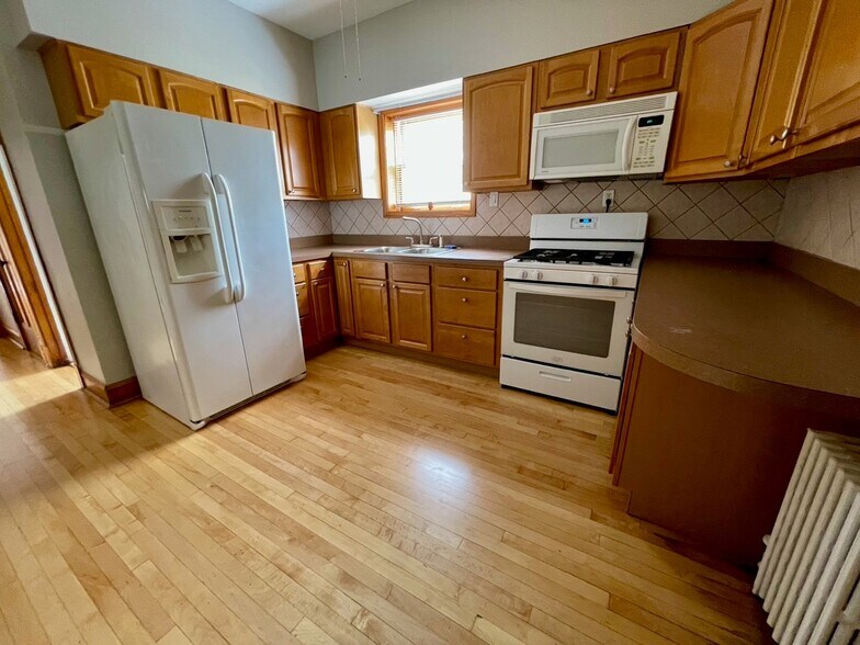 Kitchen - large pantry just off to the side - 5336 W Dakin St