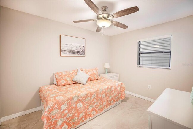 Building Photo - 7300 Sun Island Dr S