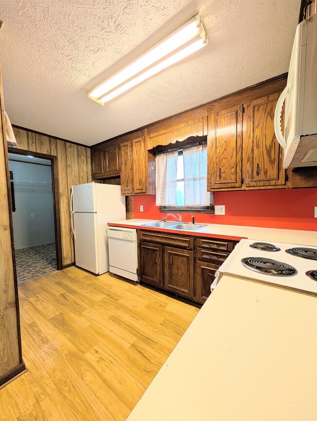 Building Photo - 6003 Sunrise Dr